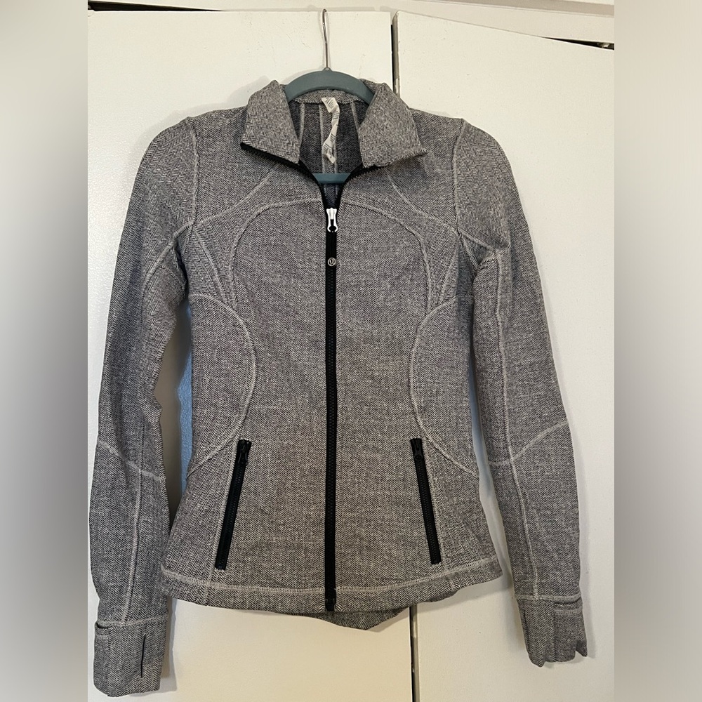 LuluLemon Zip Up Forme jacket Gray/White